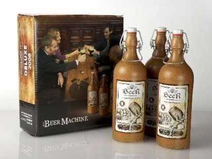 В комплект поставки Мини пивоварни DeLuxe 2008 входят 3 керамические бутылки с этикетками в картонном ящике для пива.